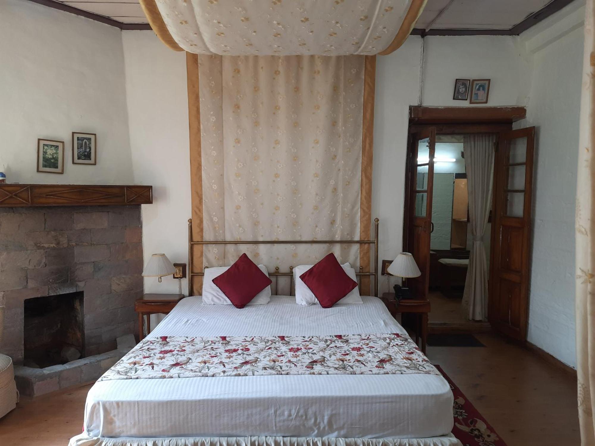 West View Hotel Раникхет Экстерьер фото